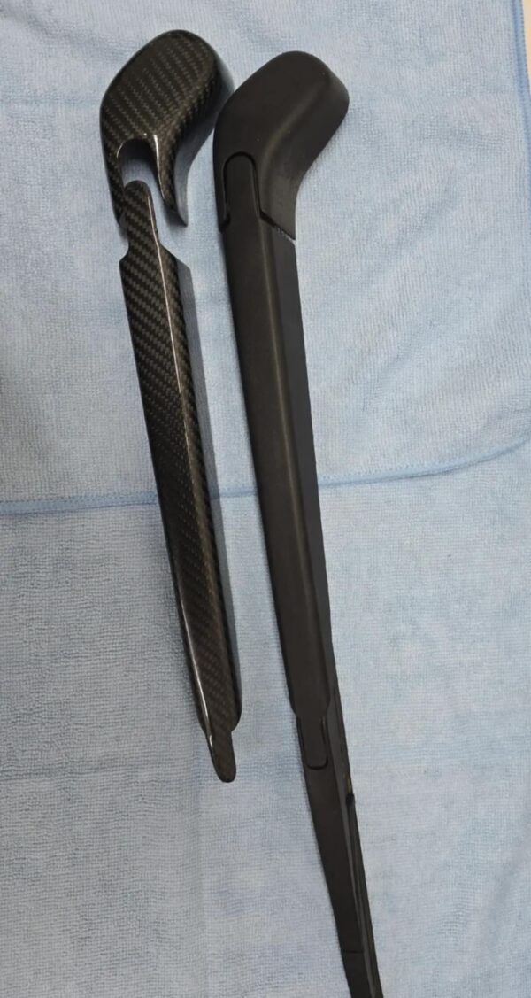 Focus MK2 Rear Windscreen Wiper Cover in Real Carbon Fibre - Image 3